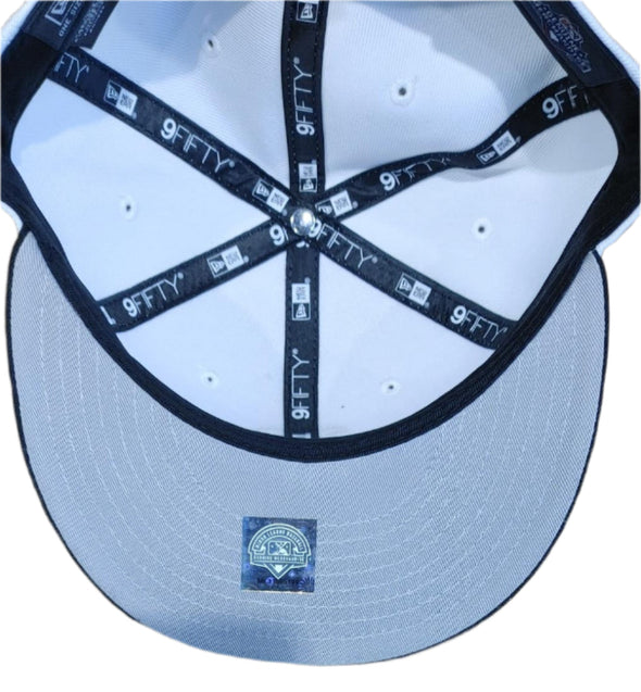 Barons White/Black Old English B 9Fifty Snapback